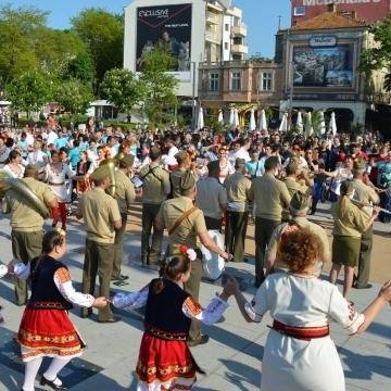  450 танцьори ще се хванат на „Хоро край лазурния бряг“ в събота