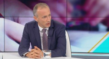 ЗАЕДНО В ЧАС | Просветният министър: Ученици "изтичат" в чужбина